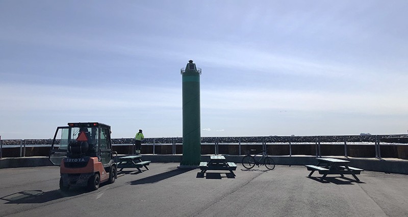 Bænkene står ude på molen, og det er blot et af de mange initiativer Skagen Havn gør for at sætte fokus på bæredygtigheden. Foto: Skagen Havn
