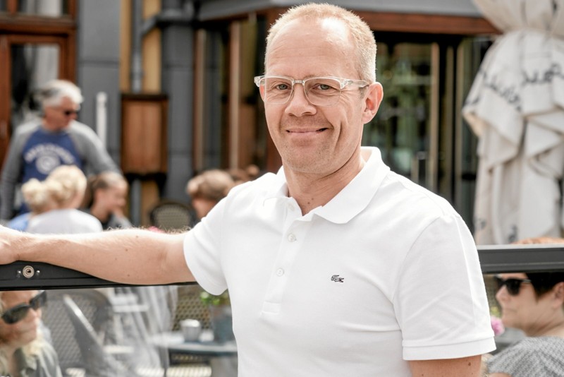 Indehaver af Jakobs Café & Bar og TØRST Jakob Sund glæder sig over endelig at kunne åbne begge serveringssteder fredag 23. april. Foto: Peter Jørgensen