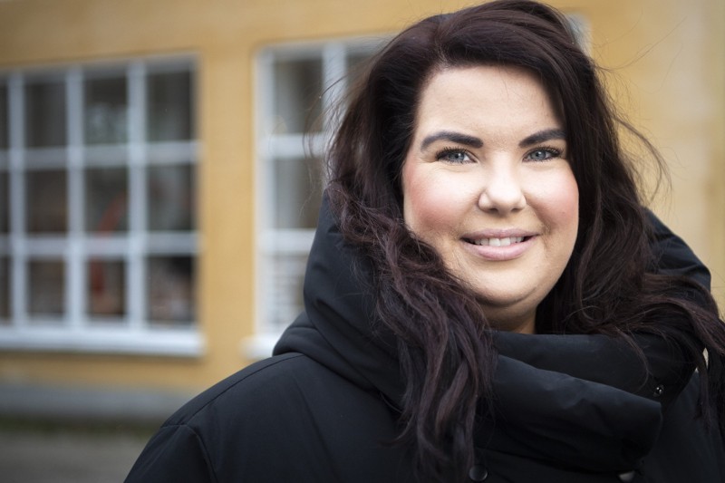 - Jeg elsker, at man inde midt i byen kan finde ro og idyl, og at man samtidig har alt, hvad man skal bruge indenfor rækkevidde, siger Carina Jakobsen om Aalborg. Foto: Henrik Bo