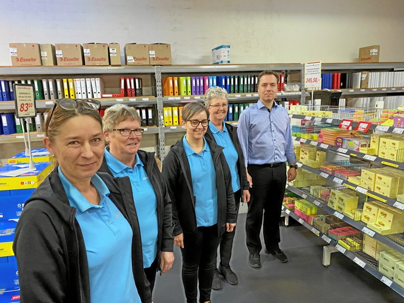 Helle Ravn i selskab med en del af teamet på Frederikshavnsvej - Sanne Ulvmose Stokbro, Betina Dam Jensen, Bodil Høyer Christensen og Thomas Bang.