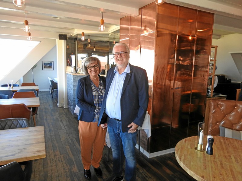 Mona og Ejvind Jensen tog imod gæster i stort tal til 40 års jubilæet på Resta.