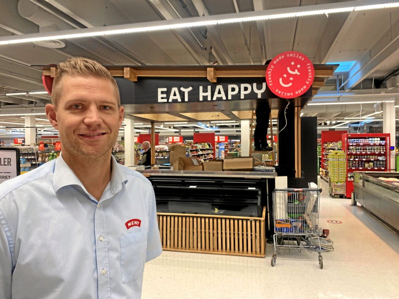- Eat Happy er en selvstændig butik, der ligger midt i Meny, forklarer købmand Christian Hagen Dam. Foto: Birgit Eriksen
