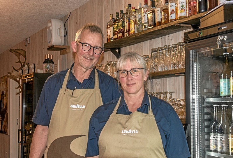 Værtsparret Ingrid og Lars Brandt får generelt stor ros for deres pandekager - og deres måde at være værtspar på. Foto: Mogens Lynge