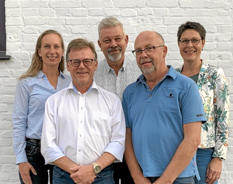 Musikkorps Sæbys nye bestyrelse består af fra venstre: Ea Søe Andersen, Steen Aggerholm, Kim Poulsen, Niels Østgaard og Berit Heisel. Foto: Privatfoto