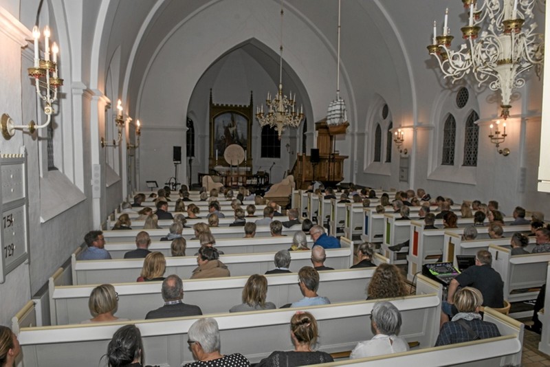 Løgstør Kirke var fyldt op, da Pernille Rosendals efterårstur kom forbi Løgstør. Foto: Mogens Lynge
