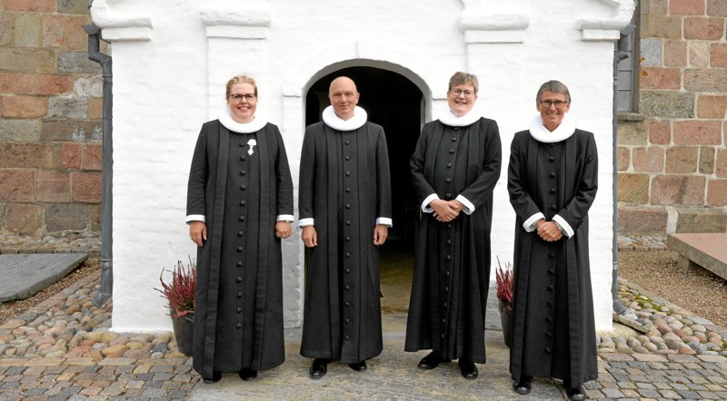 Fra venstre: provst Hanne Pedersen fra Hornum, Lene A. Hansen, som indtil nu har varetaget embedet i kirkerne og Dorthe Bang fra Ranum. Foto: Mogens Lynge