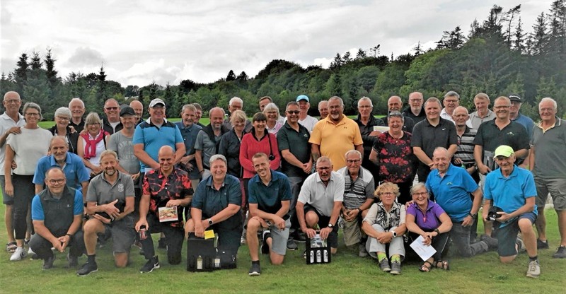 Samtlige deltagere ved Klokkerholm Golfmesterskaber, der blev afholdt på Dronninglund Golfklubs baner. Privatfoto