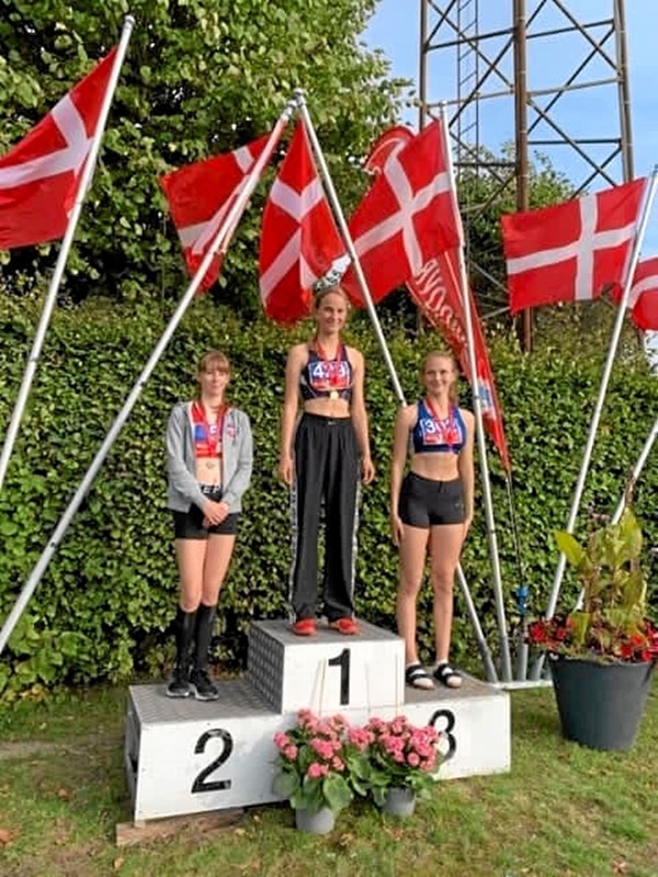 Guld til Anna G. Krogh fra Sæby, Sølv til Celina Jensen fra Amager, Bronze til Kristine Skifter fra Randers. PRIVAT foto.