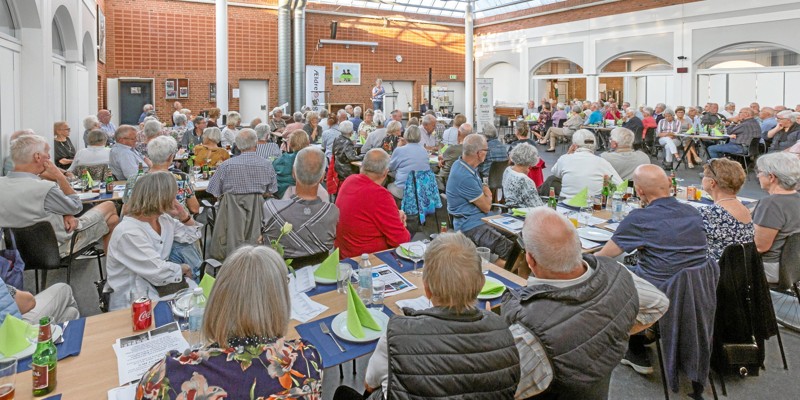 Omkring 100 medlemmer af Ældre Sagen var mødt op til Årsmødet i lokalafdelingen. Foto: Jørgen Anker