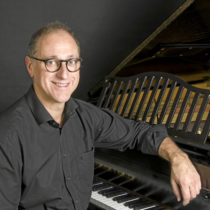 Sydthy-Thyholm Seniorklub får tirsdag eftermiddag 7. februar besøg af Flemming Både, der vil underholde med sit musikalske foredrag "Bamse Goddaw do!"