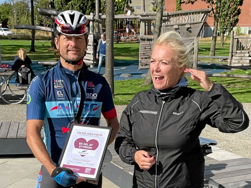 Dan Kobberup NBC og Marianne Benzon Nielsen der er direktør for børnecancerfonden, ved målstregen i Frederikshavn. Foto: Privat foto.