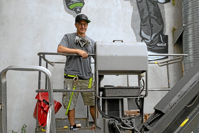 Joe Iurato er særligt kendt for at arbejde med stencils - og ofte i grå-sorte farvetoner. Foto: Katrine Schousboe