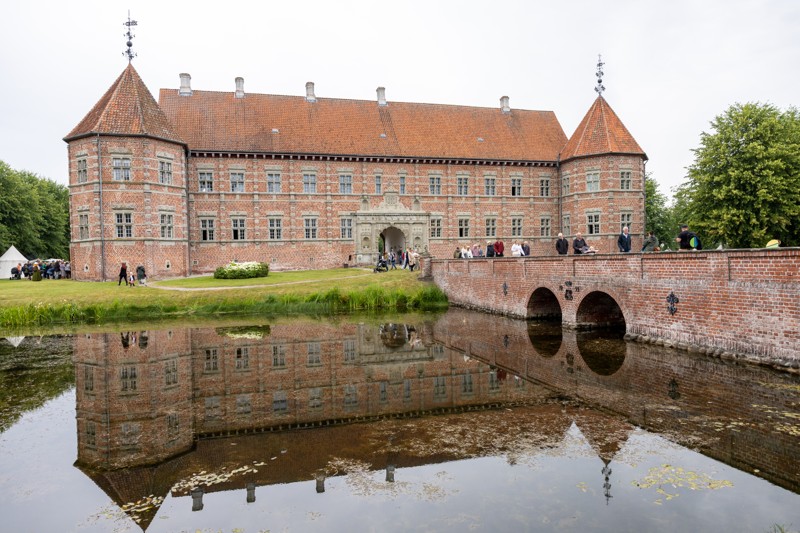 Voergaard Slot er ikke blevet renoveret i større stil i 60 år. Nu har bestyrelsen lavet en prioriteret liste med opgaver til 60 millioner kroner.