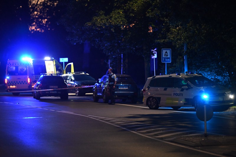 Politiet rykkede talstærkt ud i Vestbyen i Aalborg, da en 30-årig mand overfaldt sin ekskæreste med kniv i forsøget på at tage deres fælles barn fra hende.