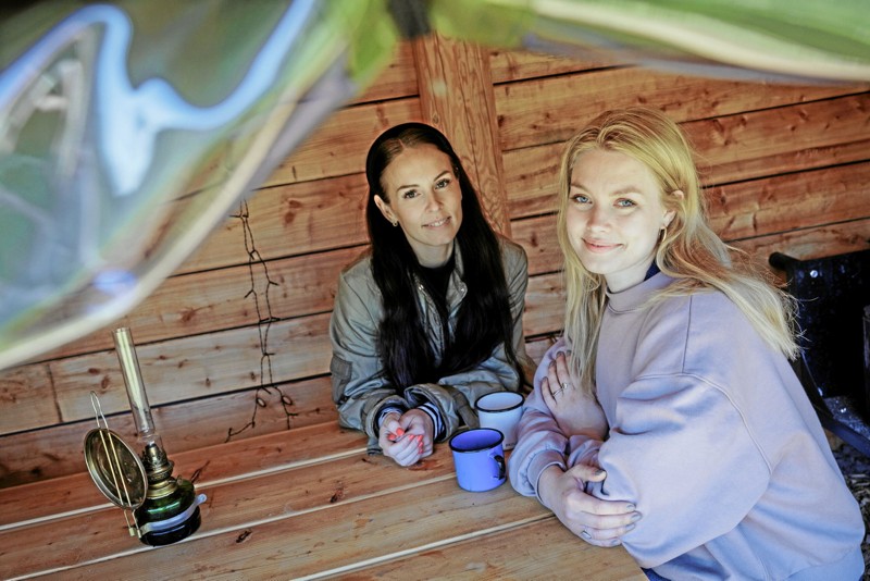Belinda og Mathilde har sammen startet et gør det selv-univers på Instagram og Facebook under navnet "Matrikelmageri". Arkivfoto: Martin Damgård