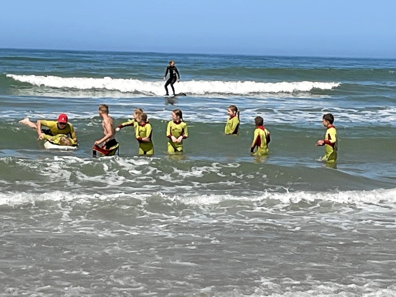 Det eneste krav for deltagelse er, at børnene har lært at svømme i en klub eller i skolen, og at de er glade for vand og friske på vilde udfordringer ved Vesterhavet. Privatfoto