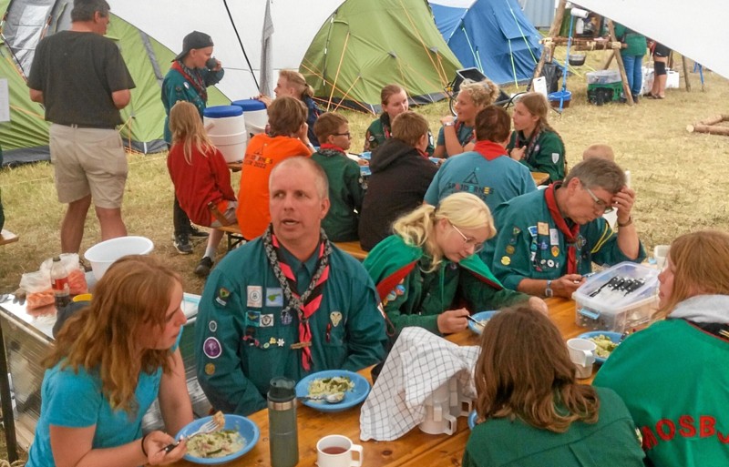 Spejderne skal hele ugen leve på spejdermaner. De skal sove i telt, lave mad over bål og deltage i forskellige aktiviteter. Privatfoto