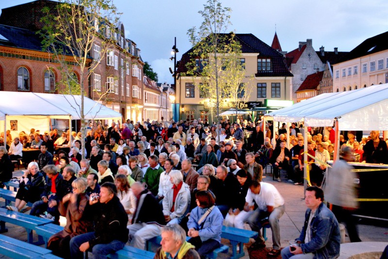 Den Blå Festival byder på levende musik både inde og ude over hele byen. Arkivfoto: Michael Koch