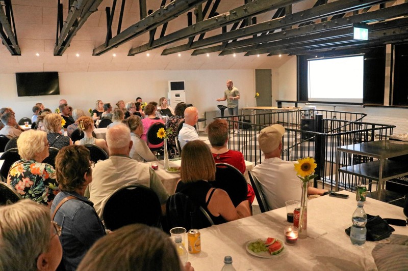 Syvsten Hallen havde succes med at få Lars Rasmussen til at komme og fortælle om sit liv. Foto: Tommy Thomsen