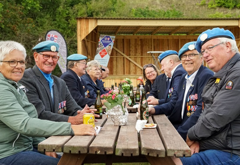 Knud Erik Jensen fra Als, Bjarne Toft Jensen fra Oue og Kaj Munkholm Hansen fra Hobro er fast inventar på flagdagene, hvor de mindes deres mange udsendelser til Cypern. Foto: Mariagerfjord Kommune