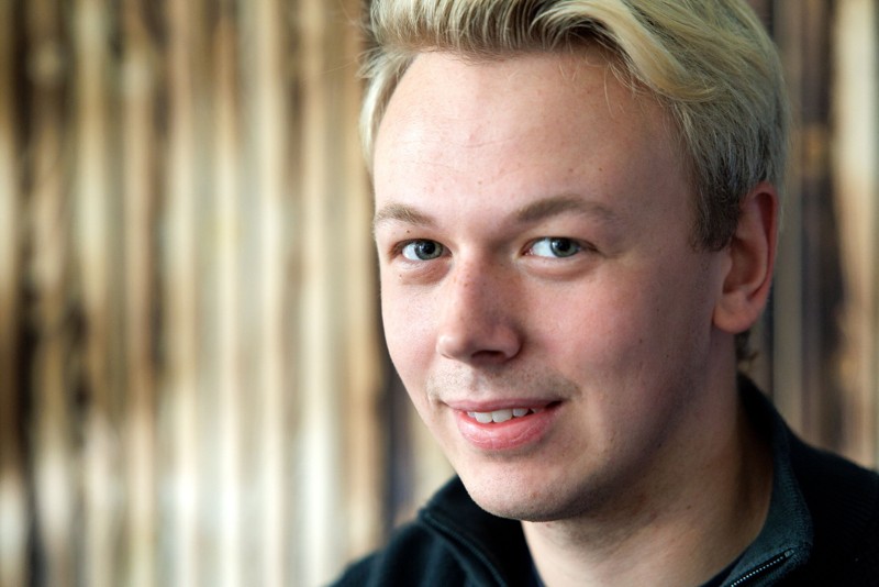 Benjamin Falgreen Andersen bruger mange timer bag computeren, når han arbejder i sit firma BENFA. Foto: Bo Lehm