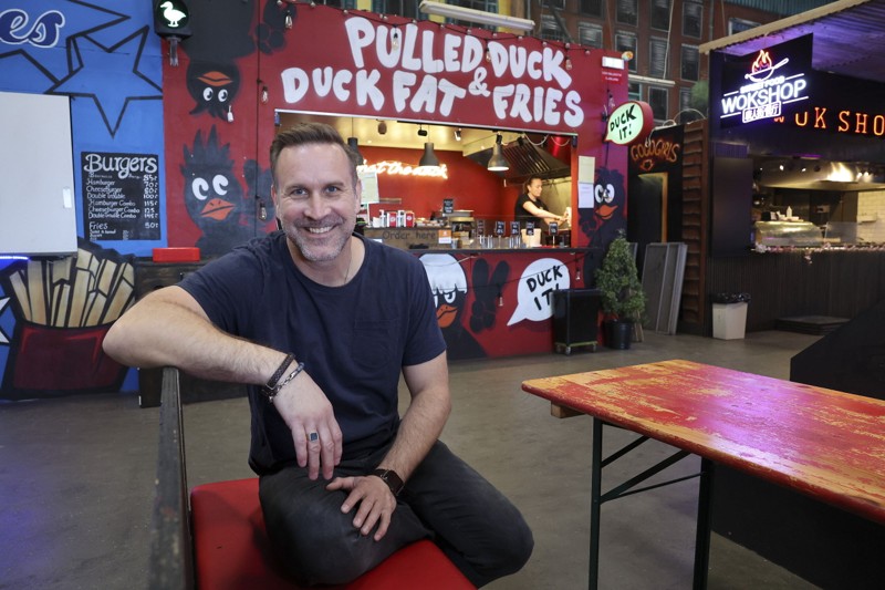 Toni Jørgensen udviklede selv Duck It og ejer flere madboder i Aalborg Streetfood. Foto: Bente Poder
