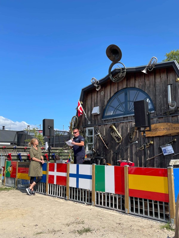 Koncerterne i Fjordbyen begyndte som en corona-idé for Peter Lund Mørkbak og hans kæreste Lene, nu er de kommet for at blive. Foto: Musikkens bette Hus