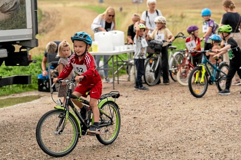 100 børn cyklede ved IF Nordthys cykelsponsorløb 50.000,- kr. ind. Privatfoto