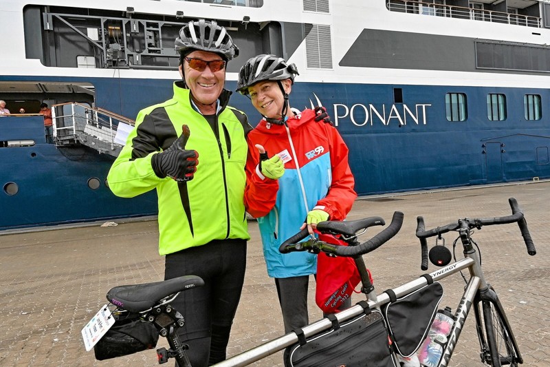 Pam og Jon Tronson fra Los Angeles. - Jeres område er meget spektakulært. Meget anbefalessesværdigt at besøge, lød det fra parret efter de godt 40 km. rundt i Thy på deres tanddem. Foto: Ole Iversen