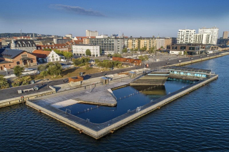Havnebadet på Aalborgs havnefront lukkes permant. Det er en del af det budgetforslag, der blev fremlagt fredag. Arkivfoto: Lars Pauli