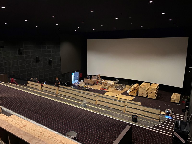 Samtlige biografstole i Kennedy Arkaden bliver erstattet af nye luksus-stole, hvor man kan læne sig langt tilbage. Foto: Thomas Lee Christensen