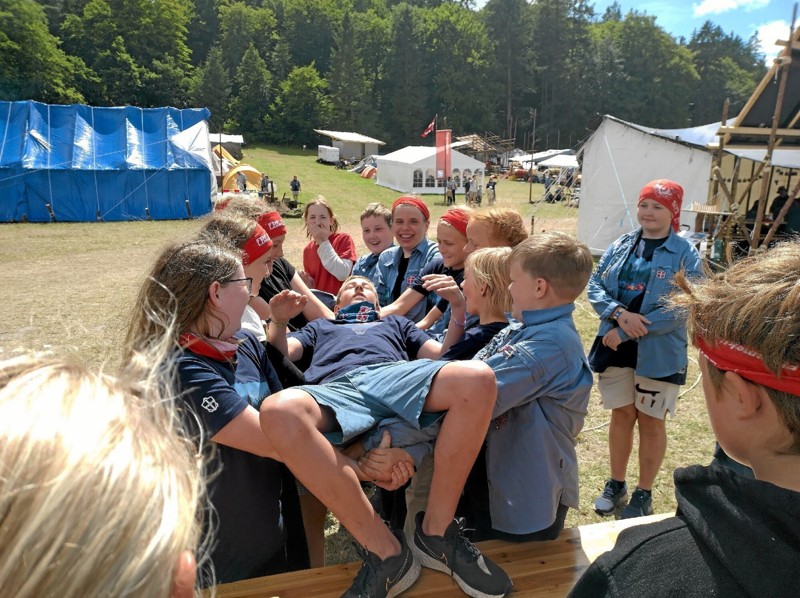 FDF’erne skulle igennem en masse øvelser og udfordringer. Her er det modet, der afprøves. Privatfoto
