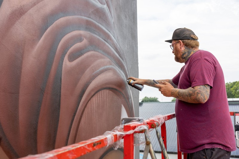 Sam Bates med kunstnernavnet Smug har lært sig selv alt, han kan. Foto: Kim Dahl Hansen