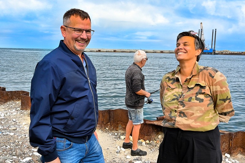 Havnedirektør Søren Zohnesen og turistchef Mai Manaa glæder sig begge til lørdagens lystfiskerkonkurrence Hanstholm Havne Cup og samarbejdet om at give lystfiskernes plads på havnen.