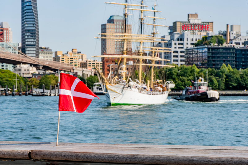 Skoleskibet med base i Frederikshavn har sejlet over atlanten og ankommer her til New York.