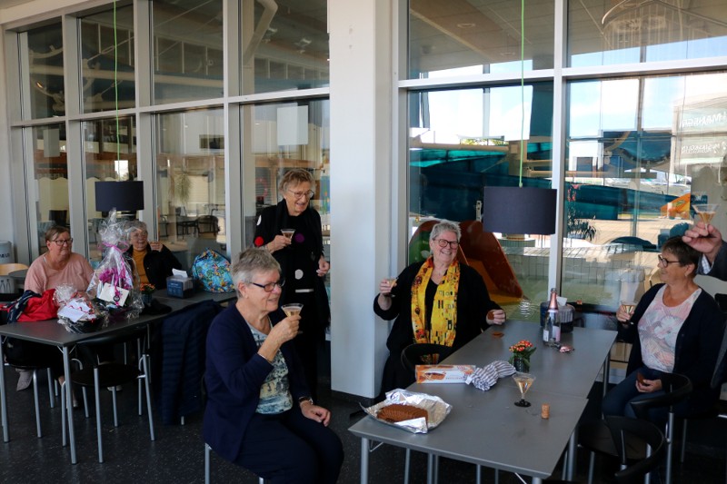 Lillian Pedersen var det naturlige midtpunkt under fejringen af hendes flotte runde fødselsdag.