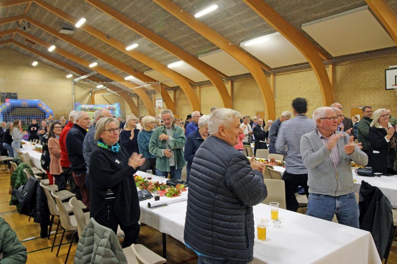 Der var flere gange stående ovationer i forbindelse med folkefesten i Asaa Hallen.