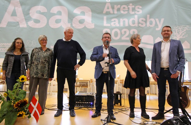 Asaa Samråd har spillet en væsentlig rolle i udviklingen af Asaa, og forretningsudvalget blev naturligvis hyldet under festlighederne..