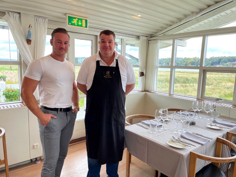 Fra venstre chefkok Tobias Lorenzen og restaurantchef Danny Friis Petersen.