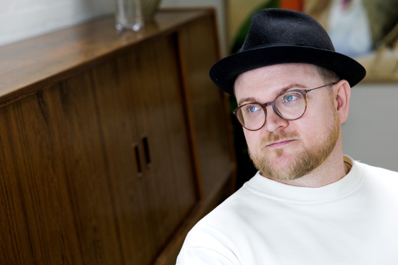 Simon Falentin Olesen er direktør hos ByFlou. På to år er virksomheden gået fra at have 15 ansatte til 80 - og det betyder, at der er brug for mere plads. Derfor har ByFlou flyttet lager og administration i nye lokaler.