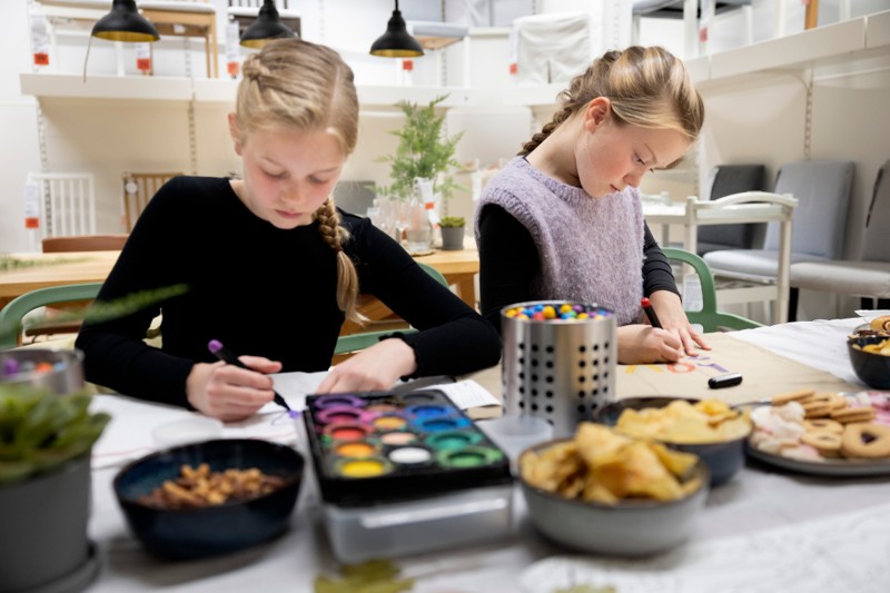 Der var også tid til at være kreativ, der kom farve på tegninger og kasser og lavet helt særlige pudebetræk.