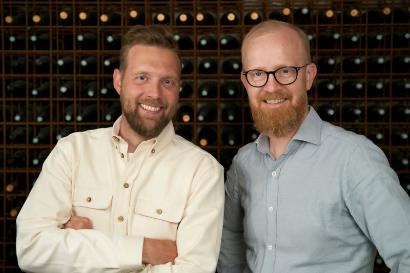 Nordjyske René Langdahl og Jonas Landin udgiver bog oven på kæmpe succes med podcasten "Vin for Begyndere - og øvede".