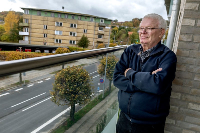 Ib Mejer Christensen bor i en lejlighed i Jernbanegade 12, anden sal, over for Klochhuset. Han er bekymret for, at det planlagte byggeri ikke bliver pænt. Ib Mejer Christensen foreslår, at man hejser en container op i 46 meters højde, så folk kan se, hvor høj en ny skyskraber kan blive.