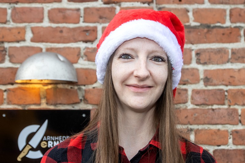 Jeanette Carnhed holder juleaften med manden og forældrene – og inviterer en snes borgere i Brovst til at være med helt gratis.