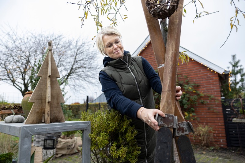 Året rundt bruger Mette Kringel mange timer i haven, der er hendes kreative åndehul på Solsiden.