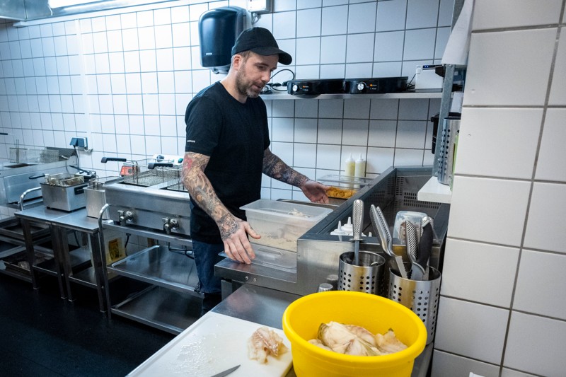Geir Magnusson har lange arbejdsdage, men håber senere at kunne ansætte yderligere en medarbejder til at aflaste.