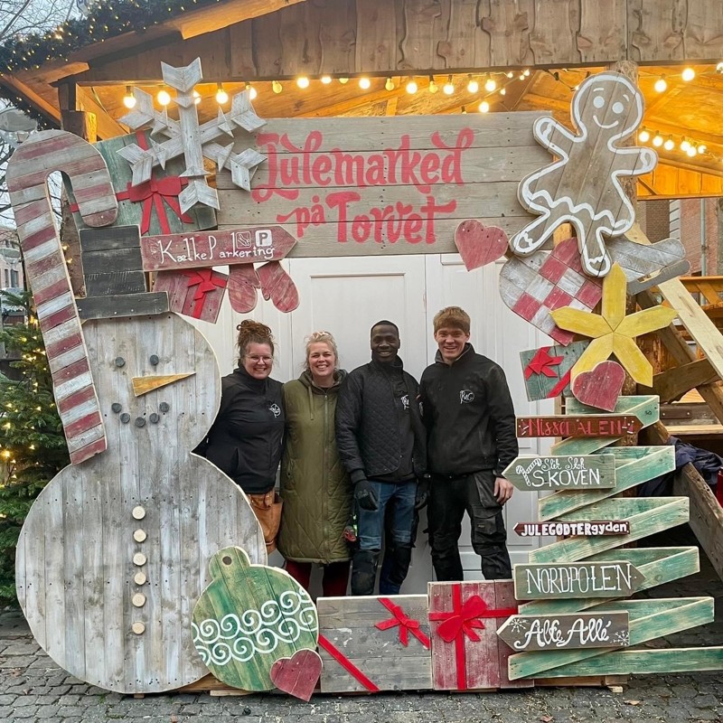 Foto-spottet er bygget af flittige hænder fra det kreative værksted Råt & Godt - Kredsløb.