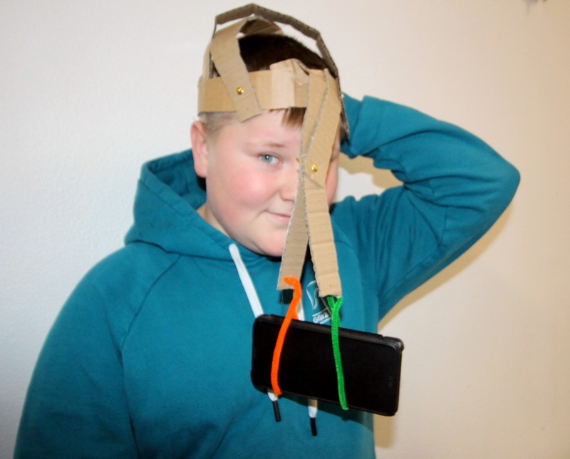 Lærerne havde inden Engineering Day været på workshop. Her er deres bud på en løsning fremvist af Bertil fra 8b.