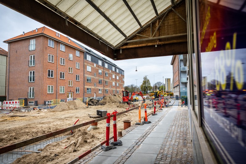 Der er fortsat et stykke vej, før man kan køre på Kastetvej - men den skal nok blive åbnet før jul, lover Niels Bresemann Jensen, der er projektchef ved Plusbus.