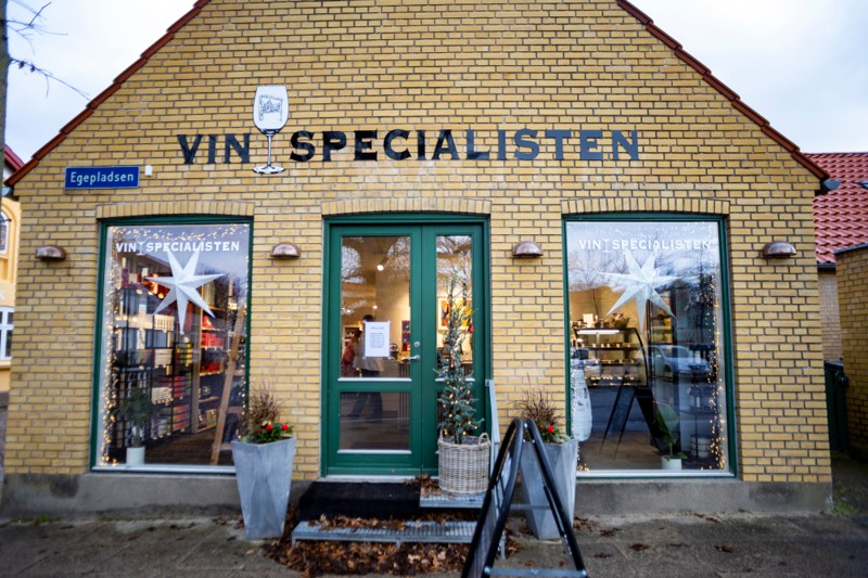 To måneder har det taget at få lokalerne på Egepladsen 1 gjort klar - men nu er butikken også alt det, Cecilie Jensen drømte om, nemlig hyggelig, overskuelig og indbydende.